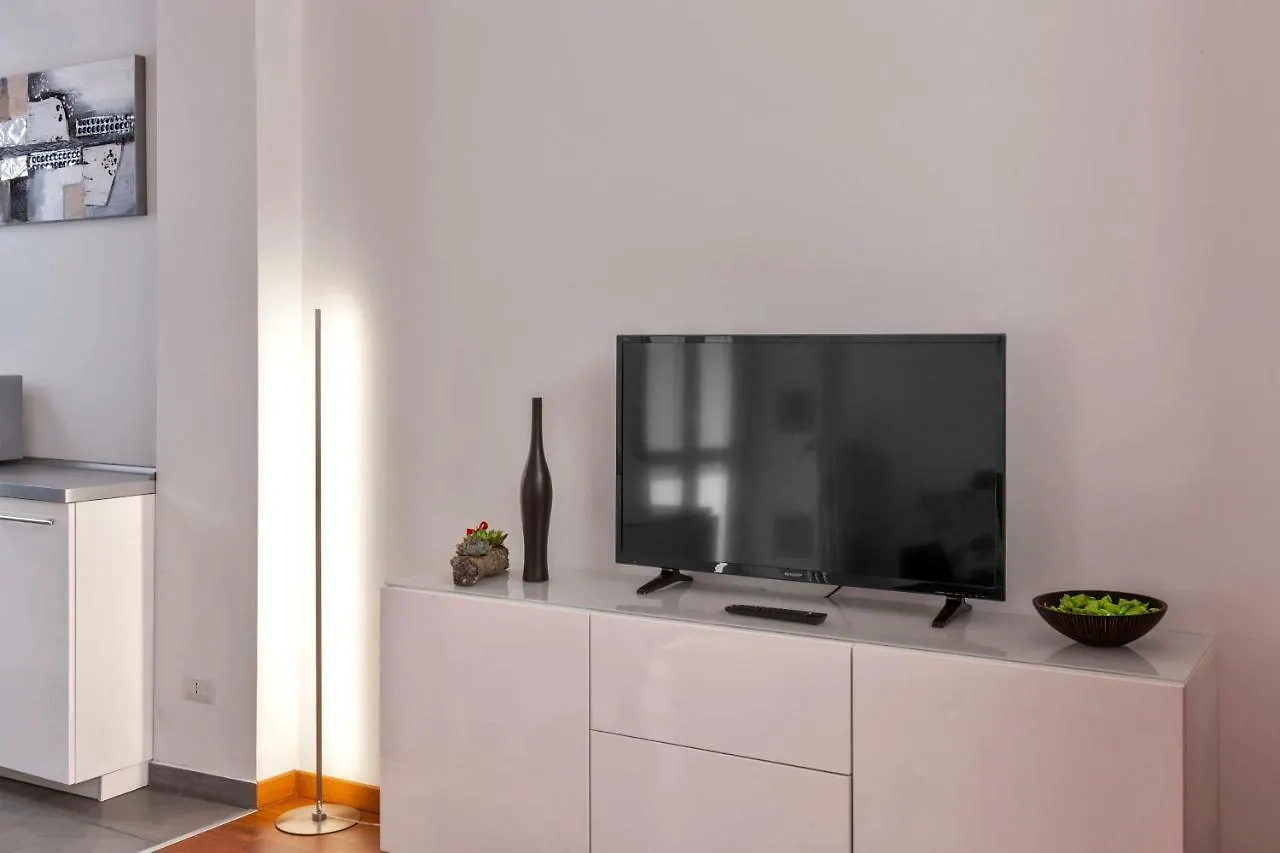 Bright House In Milan Apartment Italy