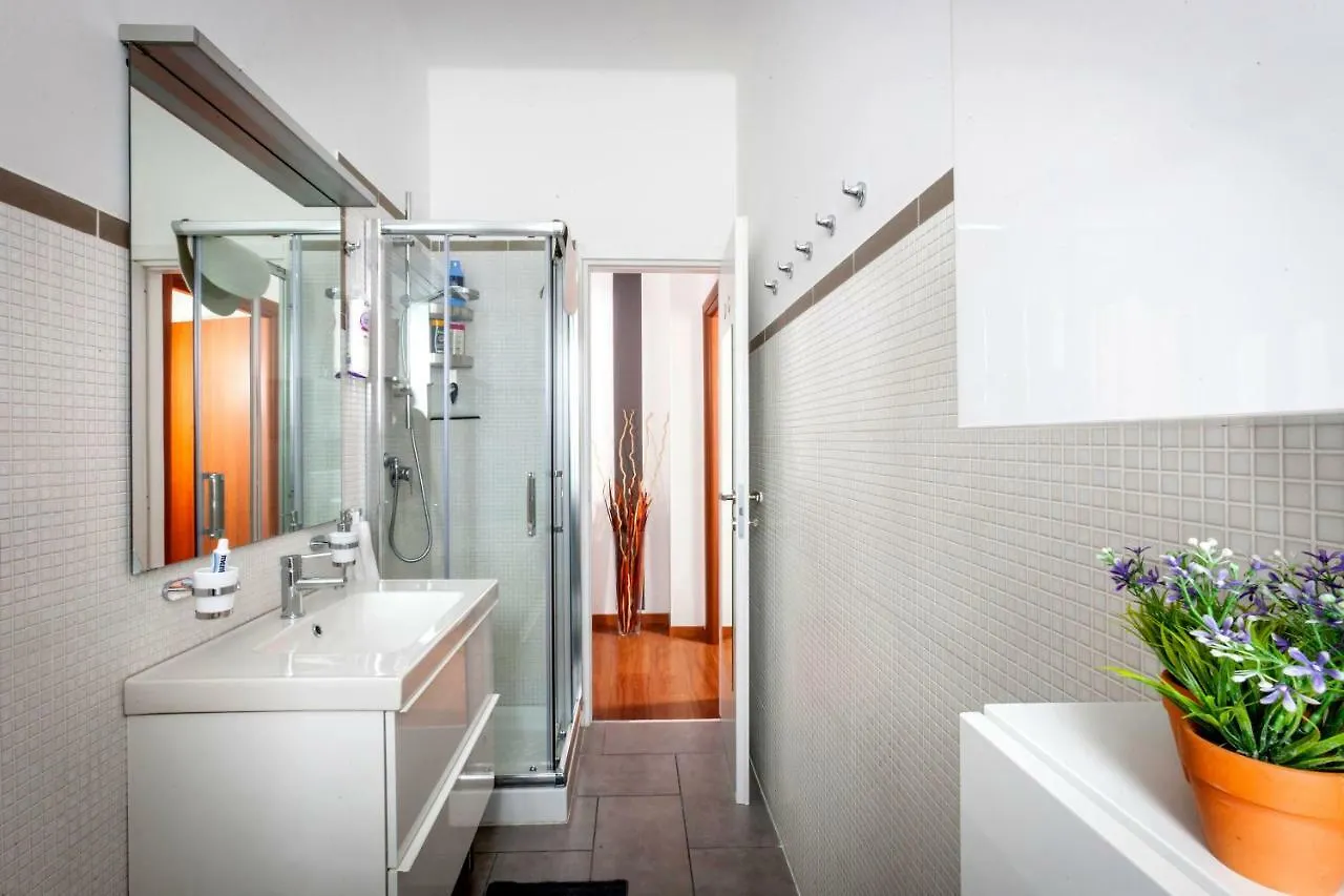 Bright House In Milan Apartment