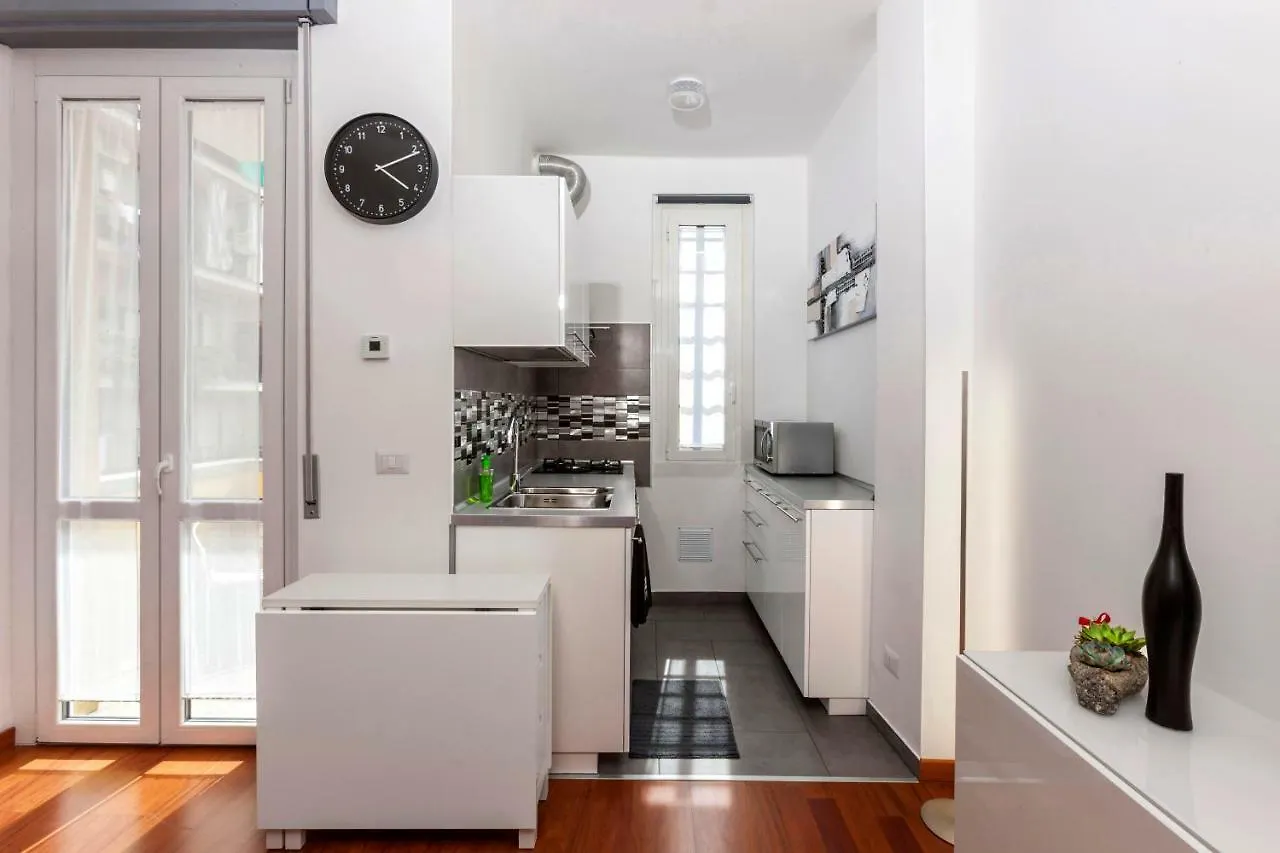 Bright House In Milan Apartment